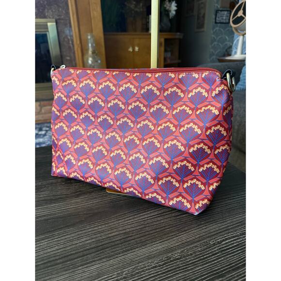 Gorgeous Patterned Bohemian Flower Crossbody With 3 Different Straps - Picture 8 of 10